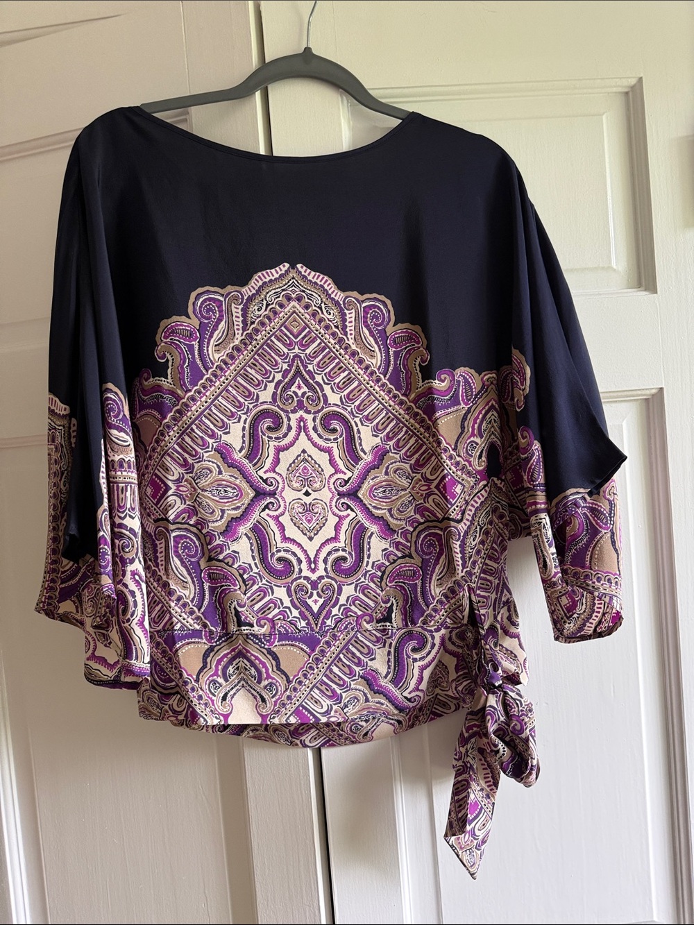 Guess Women's Navy and Purple Patterned Tie-Hem Top